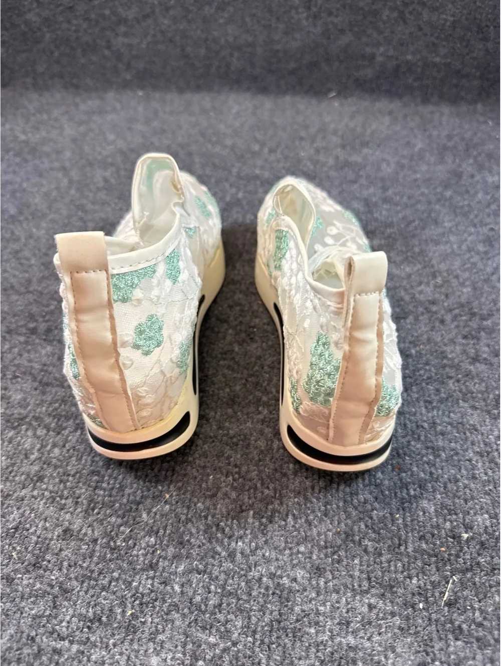 Women’s Size 39 Mint Green White Floral Lace Slip On Platform Sneakers Shoes